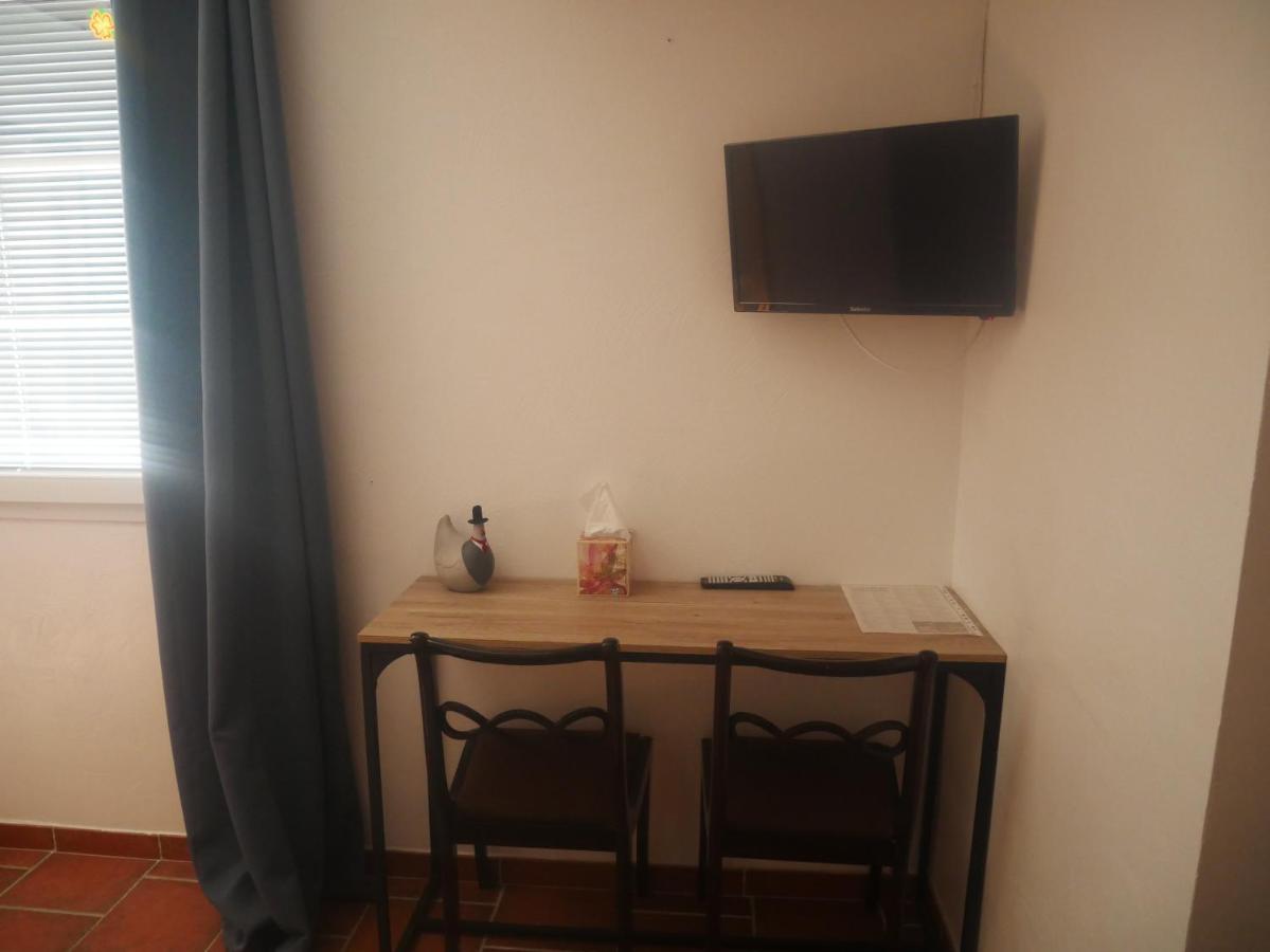 Bed and Breakfast La Feniere Venejan Экстерьер фото